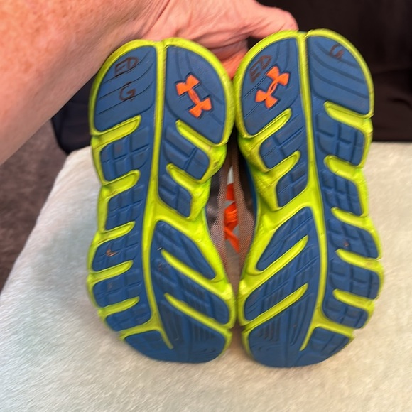 Under Armour Sneaker size 4Y - Picture 5 of 5